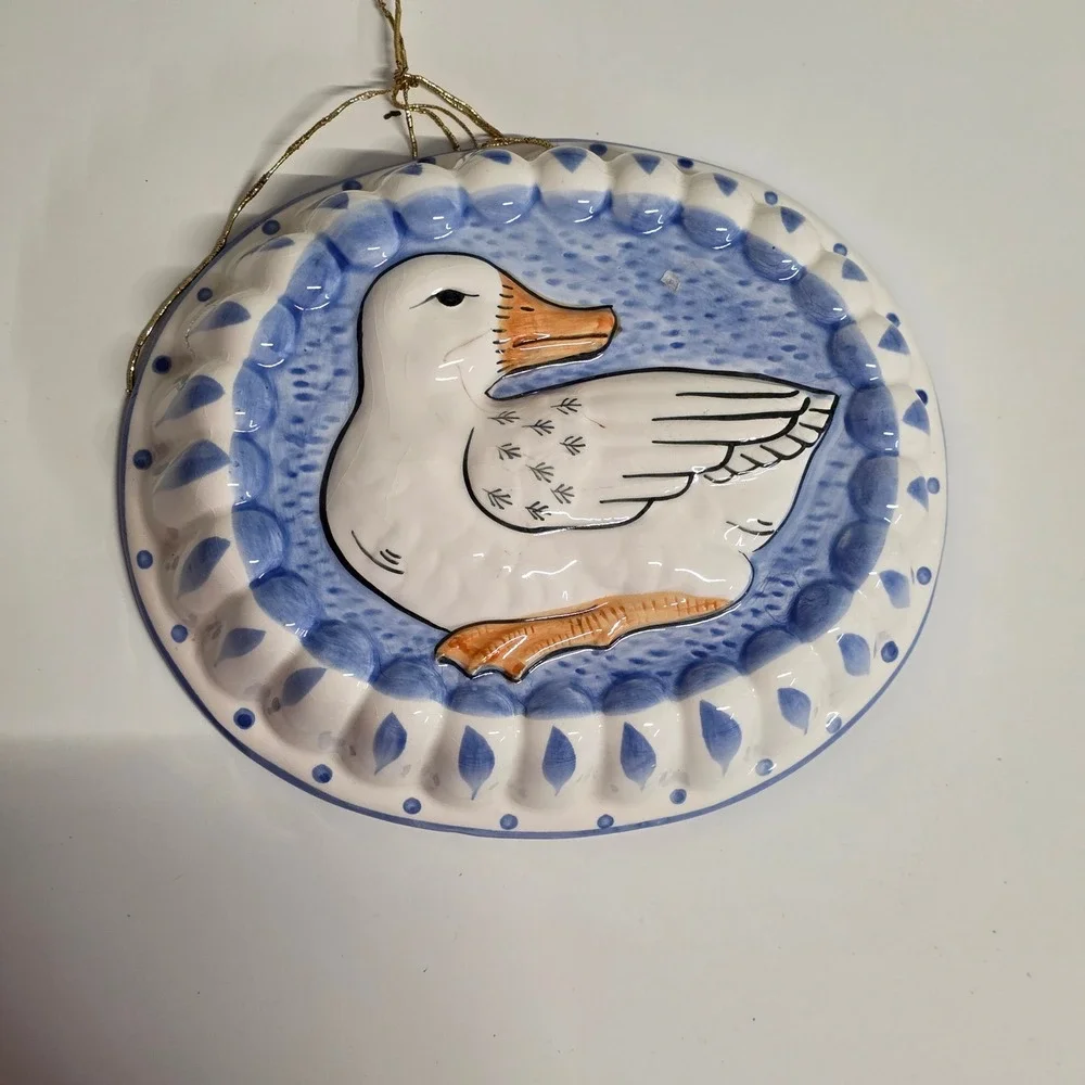 Sigma The Tastesetter Ceramic Duck Mold Blue White Hand Painted Wall Decor